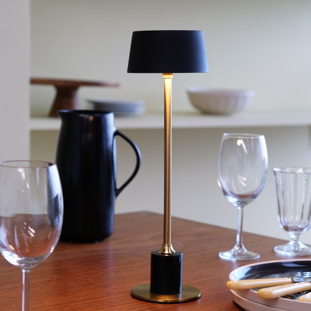 Yoyo rechargeable table lamp 