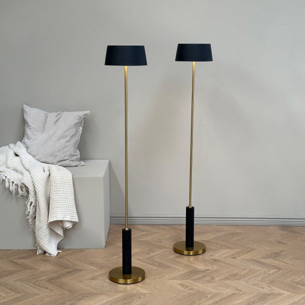 2 YOYO Rechargeable Floor Lamps