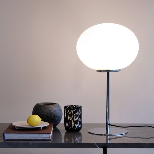 Queen table lamp chrome