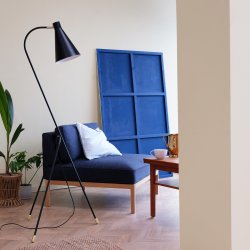 Miles 3-legged floor lamp black