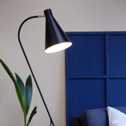 Miles 3-legged floor lamp black