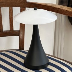 Vienna Special Edition LED Opal Glas bordlampe