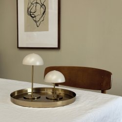 ALONG LED Minibordlampe beige/messing 2 stk. i ske med bakke