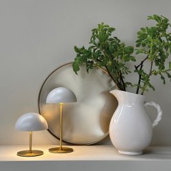 ALONG LED Minibordlampe beige/messing 2 stk. i ske med bakke