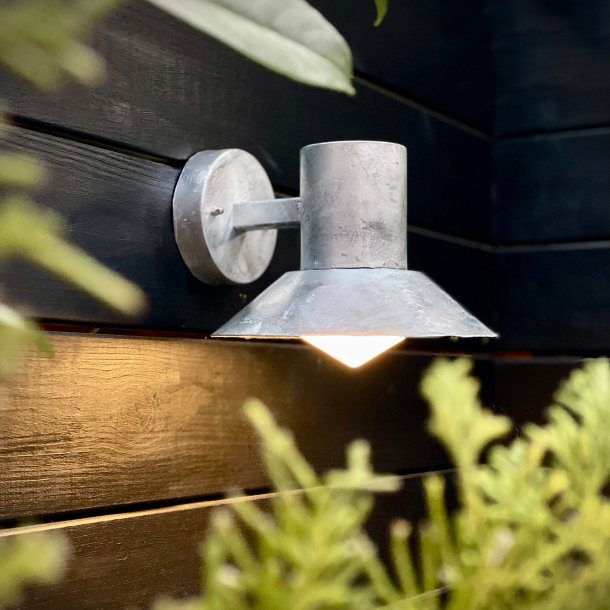 Venice outdoor wall light galvanised