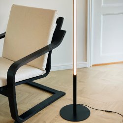 Vagner LED gulvlampe sort