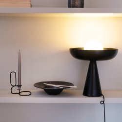 AVA bordlampe sort med glas kuppel
