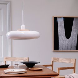 Planet pendel blank hvid / med lys tr ring