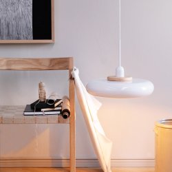 Planet pendel blank hvid / med lys tr ring