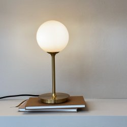 SIA bordlampe med kuppel og messing fod
