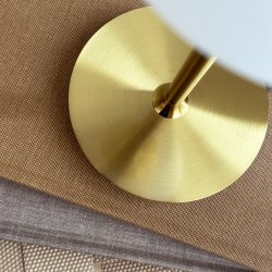 SIA bordlampe med kuppel og messing fod
