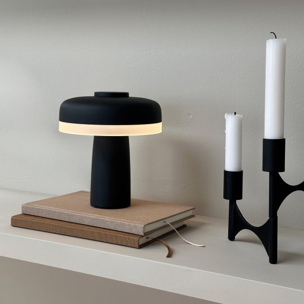 Porter matt black LED table lamp