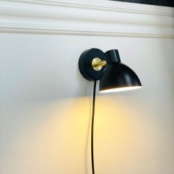 Lilje Black/ brass Wall light