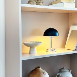 Malm sort/krom LED bordlampe genopladelig