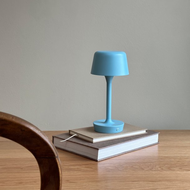 FLOW light blue LED table lamp