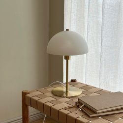 Malm bordlampe hvid/messing