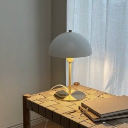 Malm bordlampe hvid/messing